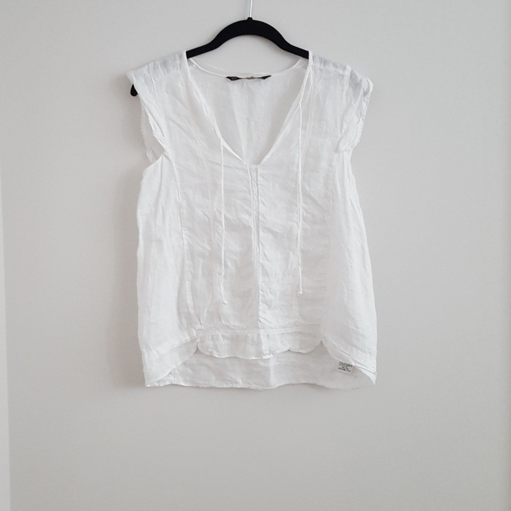 White linen top.